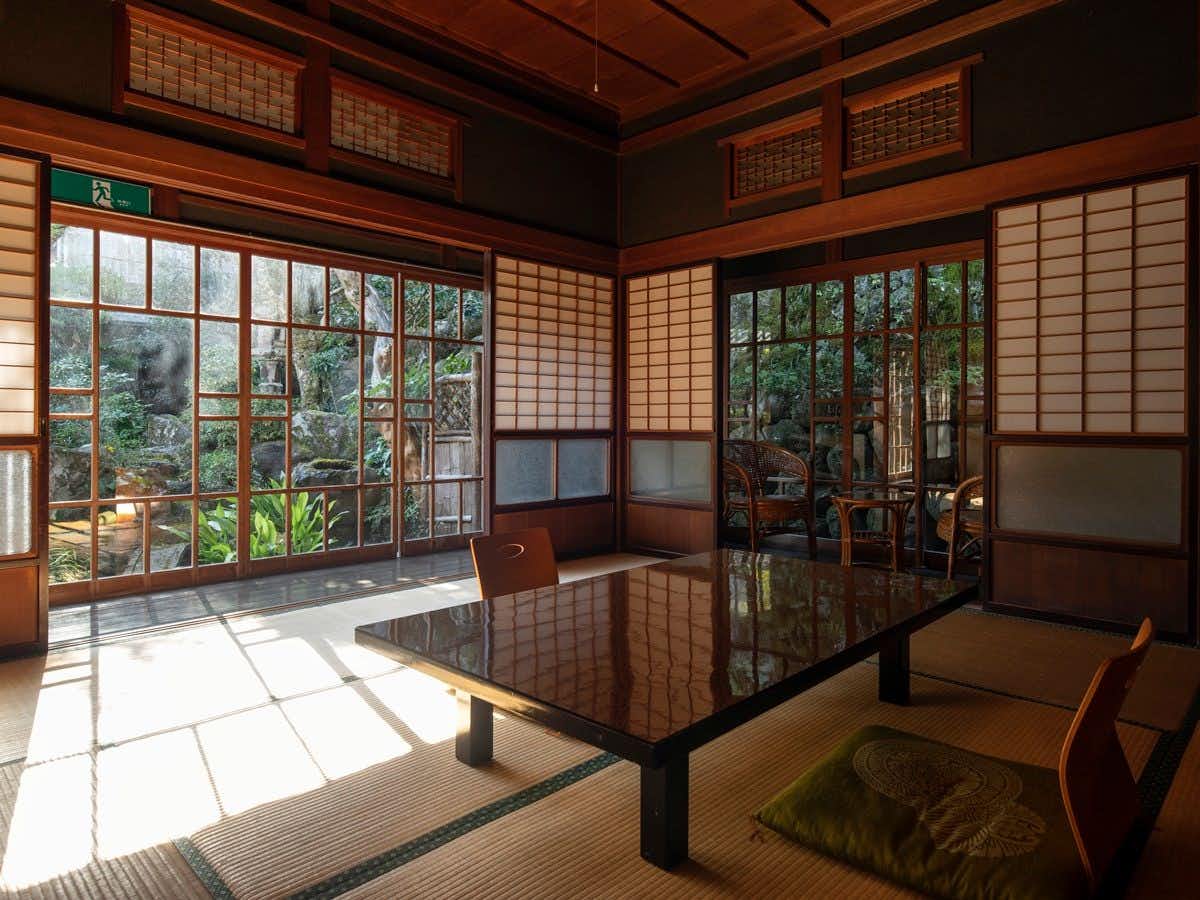 Ryori Ryokan Asahikan with a sunlit tatami room overlooking the inner garden.