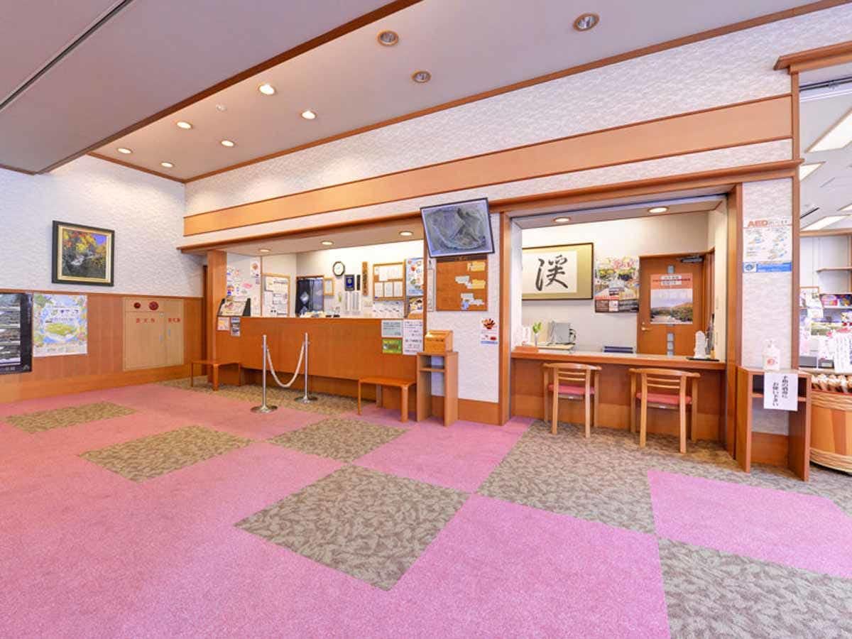 Keisenkaku with the reception counter and lobby beneath warm ceiling lights.