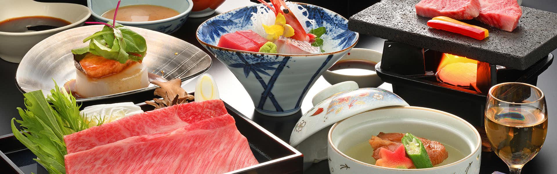 Akayu Onsen Uesugi no Miyu Gotenmori with marbled beef and seasonal dishes arranged for dinner.