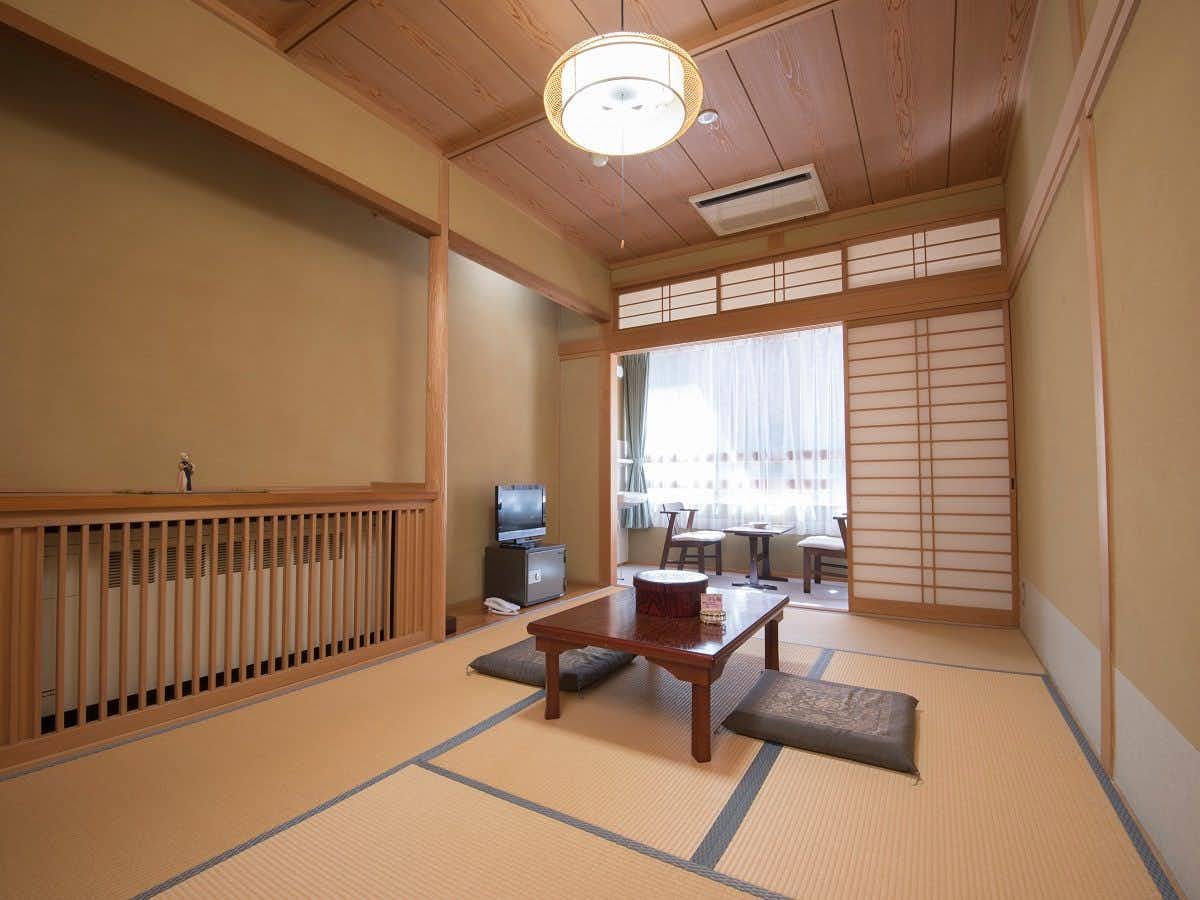 Nosegawa Onsen Hotel Nosegawa with a compact tatami room with low table and shoji.
