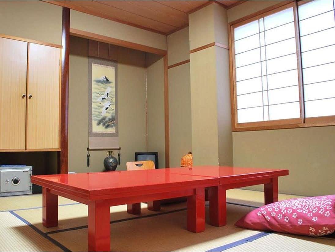 Hanagoyomi tatami room with a bright red low table and shoji window