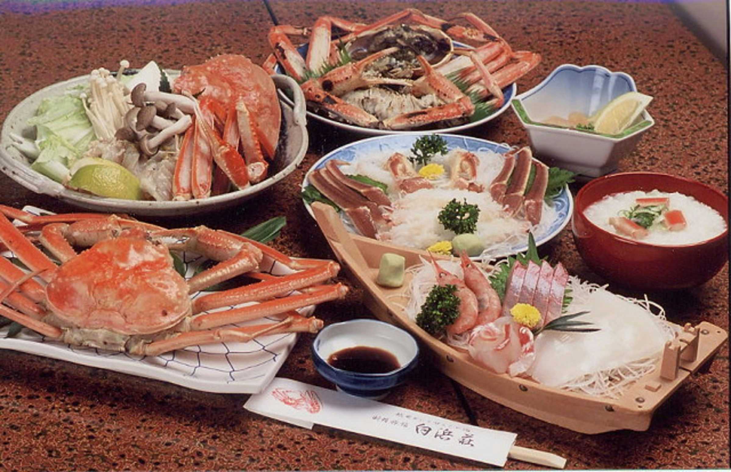 Shirahamaso <Fukui Prefecture> with a generous seafood meal arranged across ceramic platters.