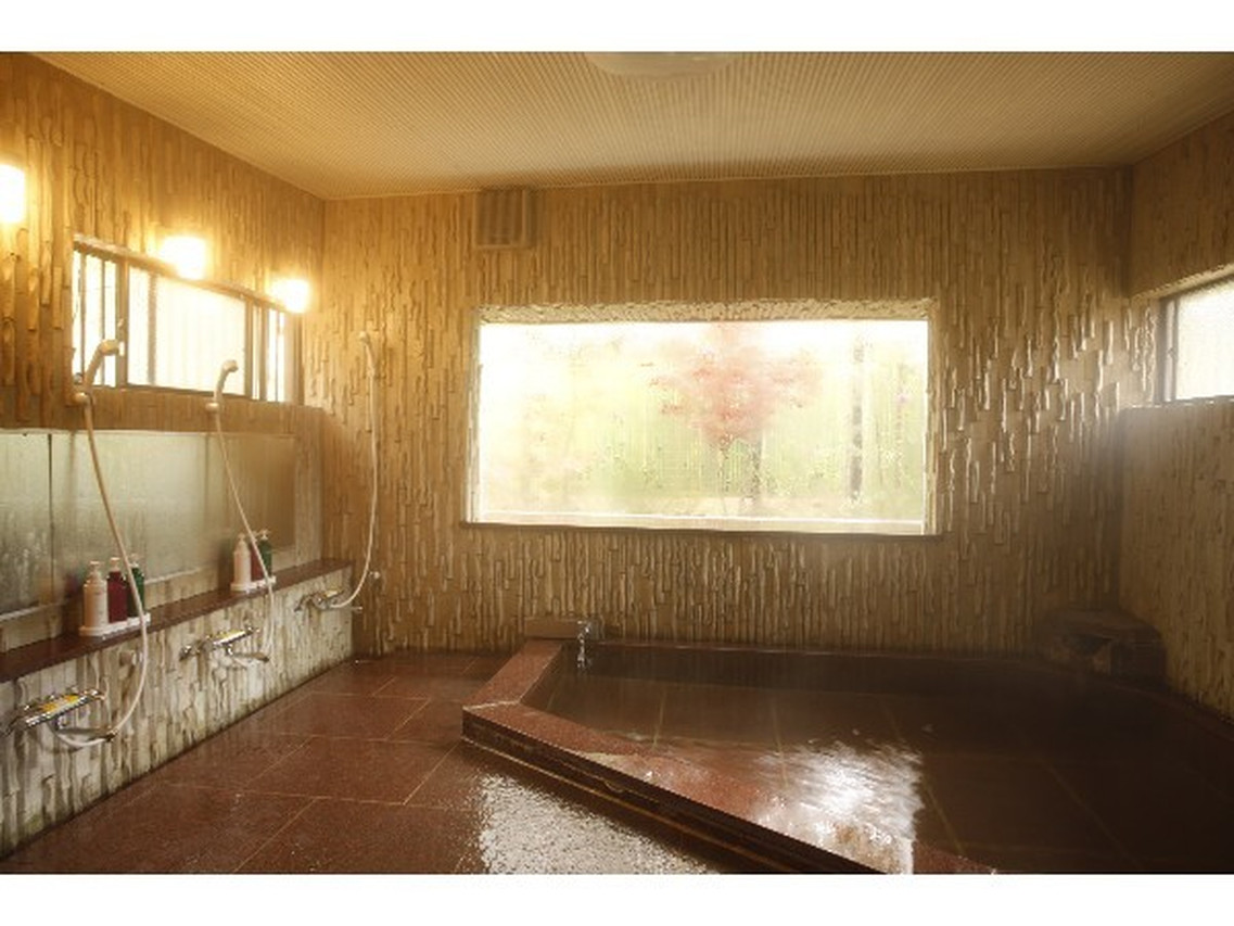 Indoor bath with a bamboo-textured wall.