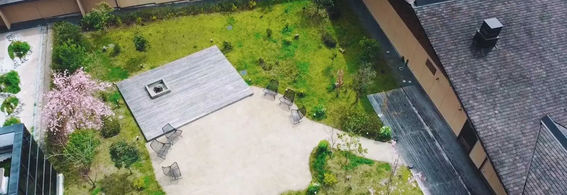 Kyoto Keburikawa with its garden courtyard and surrounding buildings viewed from above.