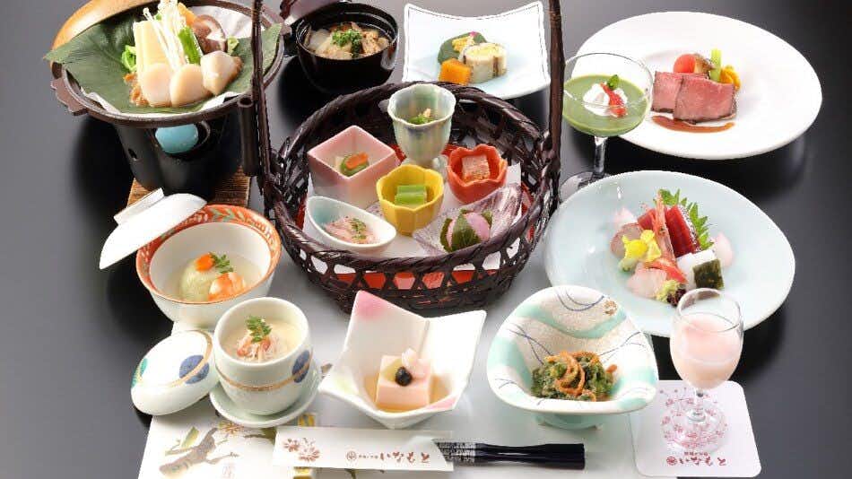 Echigo Inn Inamoto with a refined Japanese dinner arranged across patterned ceramic plates.