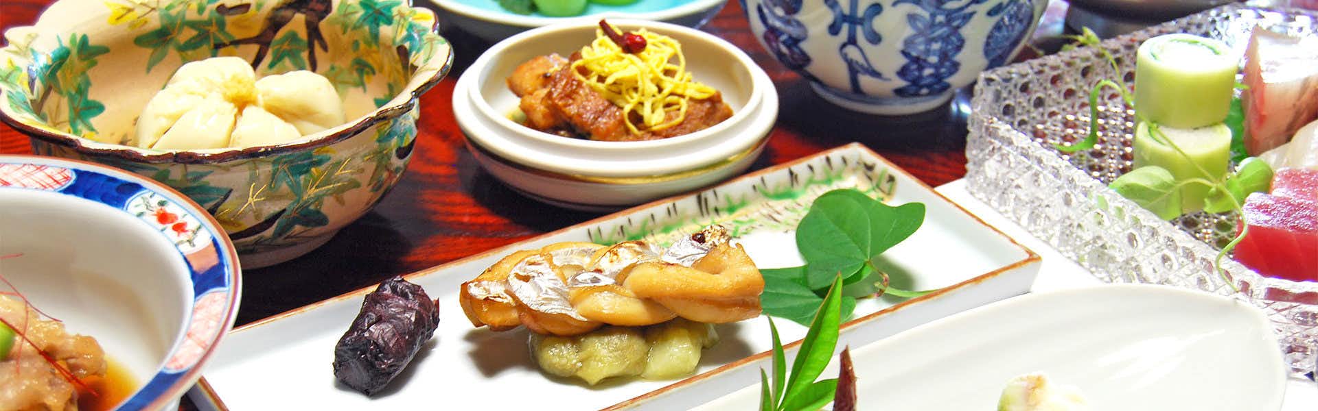 Garden Inn Bingoya with a colorful seasonal meal arranged across patterned tableware.