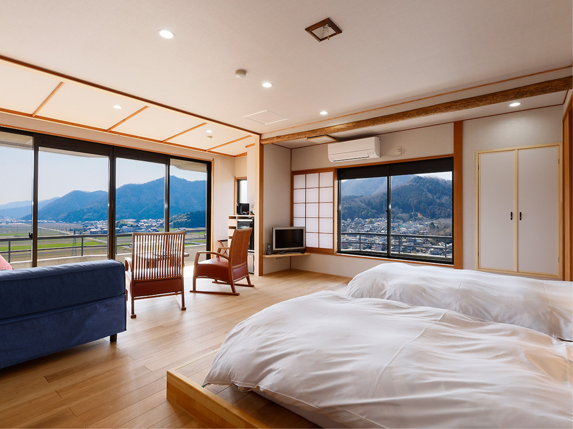 Guest room with a mountain view.