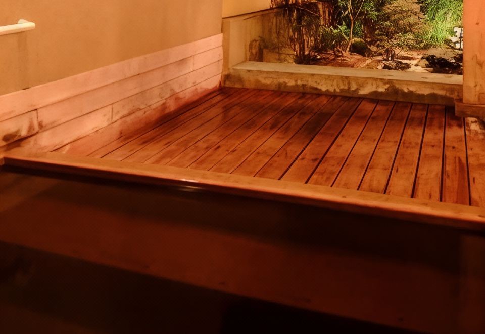 A wood-lined bath.