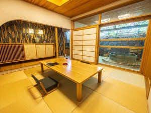 Hanachouen with a golden tatami room with low table and garden window.