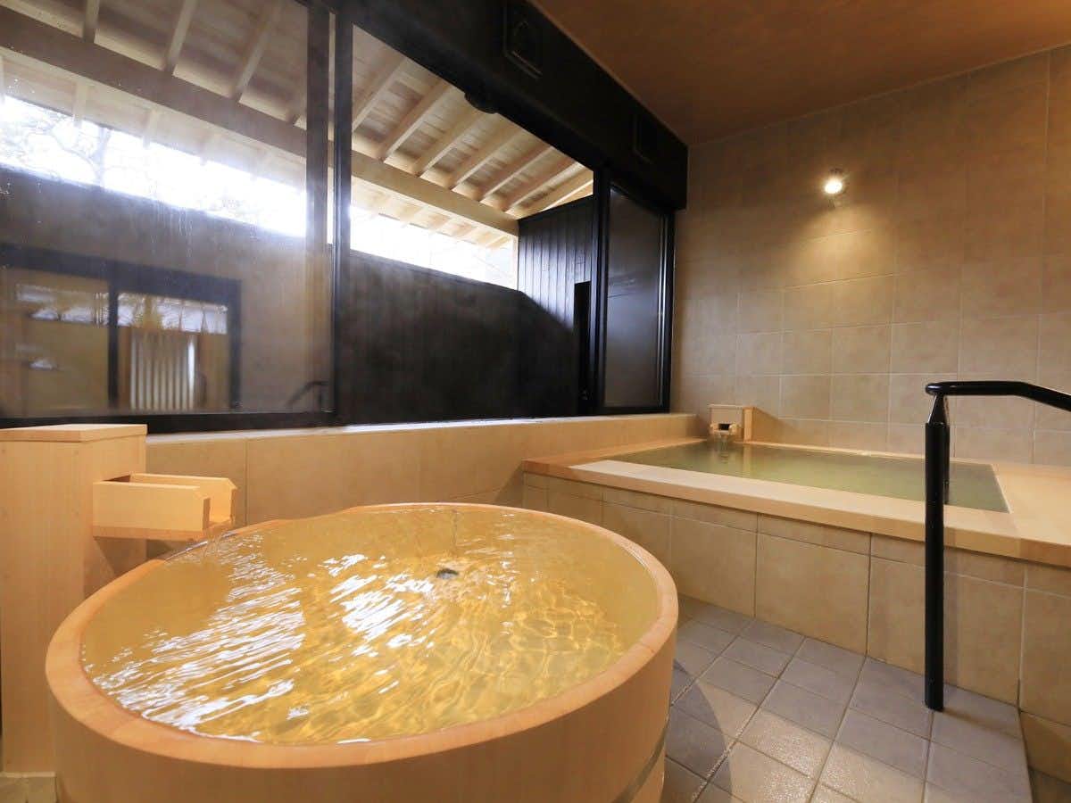 Shohakutei Azumaso round wooden bath and rectangular stone bath in a tiled room