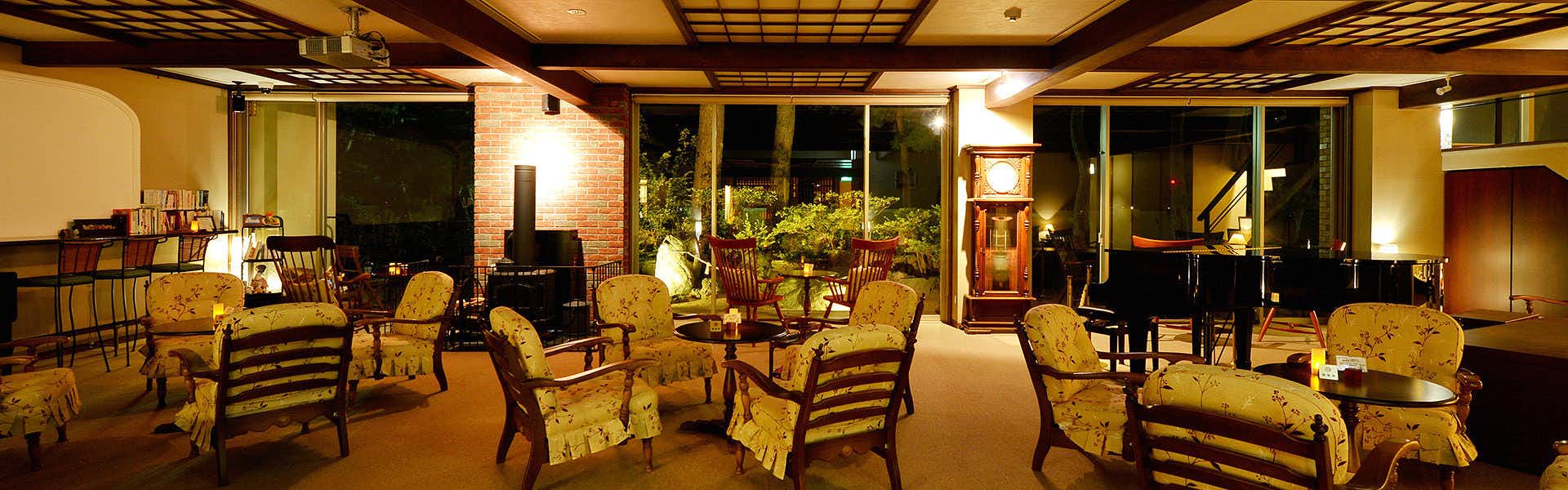 Seaside Inn Hamachiyo-kan with a formal dining room beneath geometric timber ceilings.