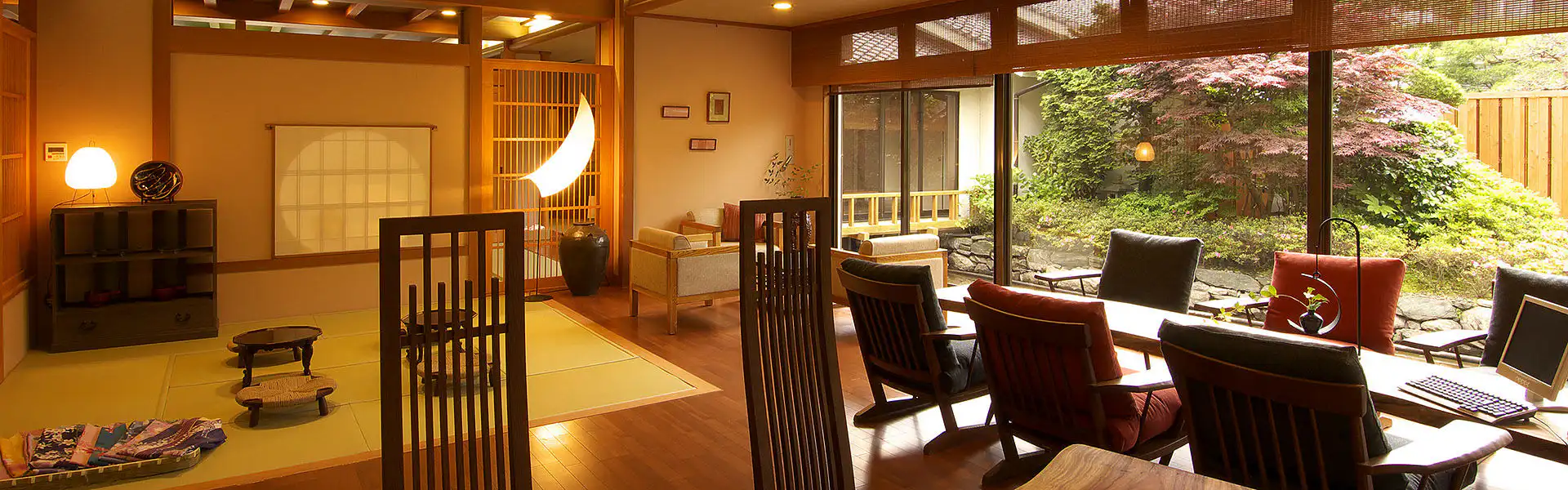 Daichi no Irodori Kagetsutei with this scene, where its garden-facing lounge arranges armchairs around low tables.