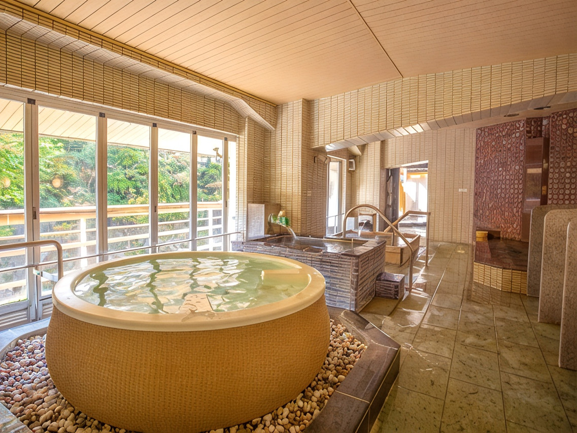 Indoor bath with a round tub.