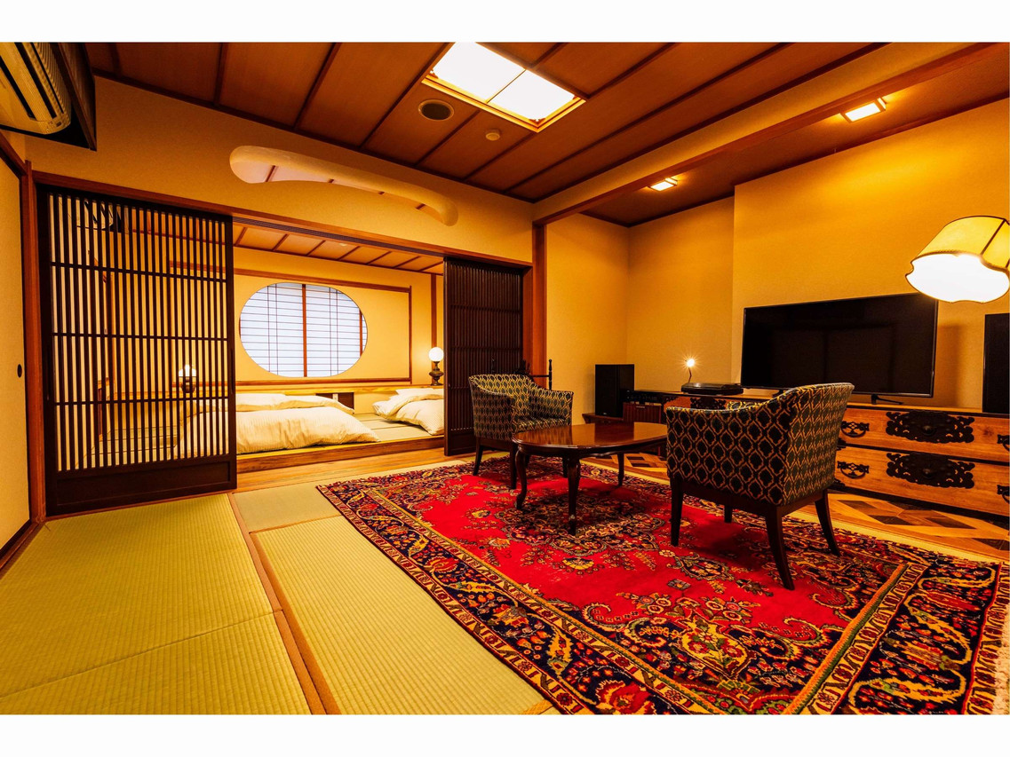 A Japanese-style room with chairs and a rug.