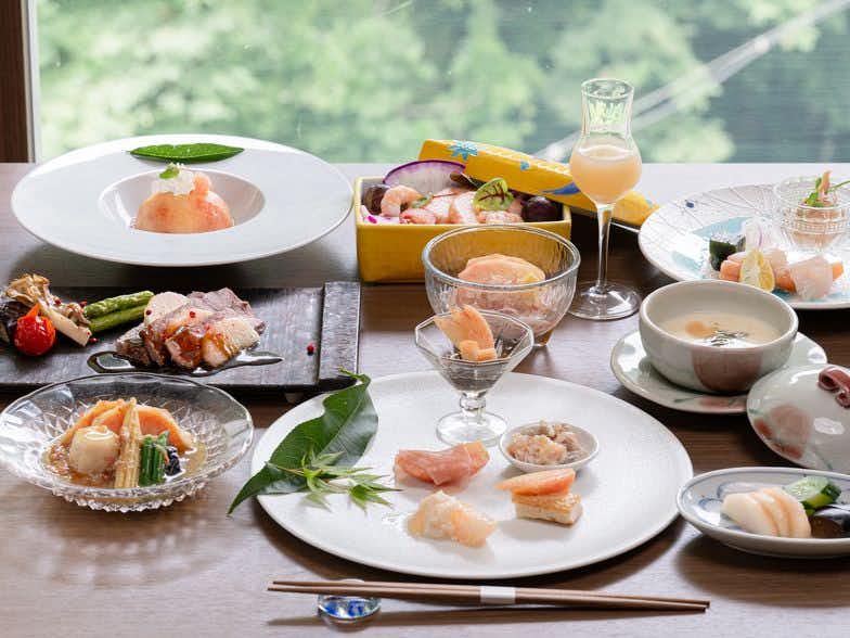 Takumi no Kokoro Yoshikawaya with a refined Japanese dinner presented on pale ceramic plates.