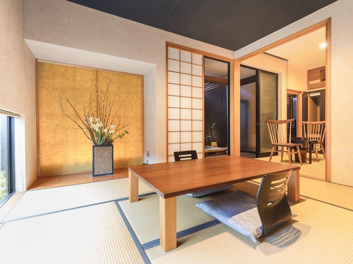 Yushintei with a calm tatami room with low table and simple floral display.