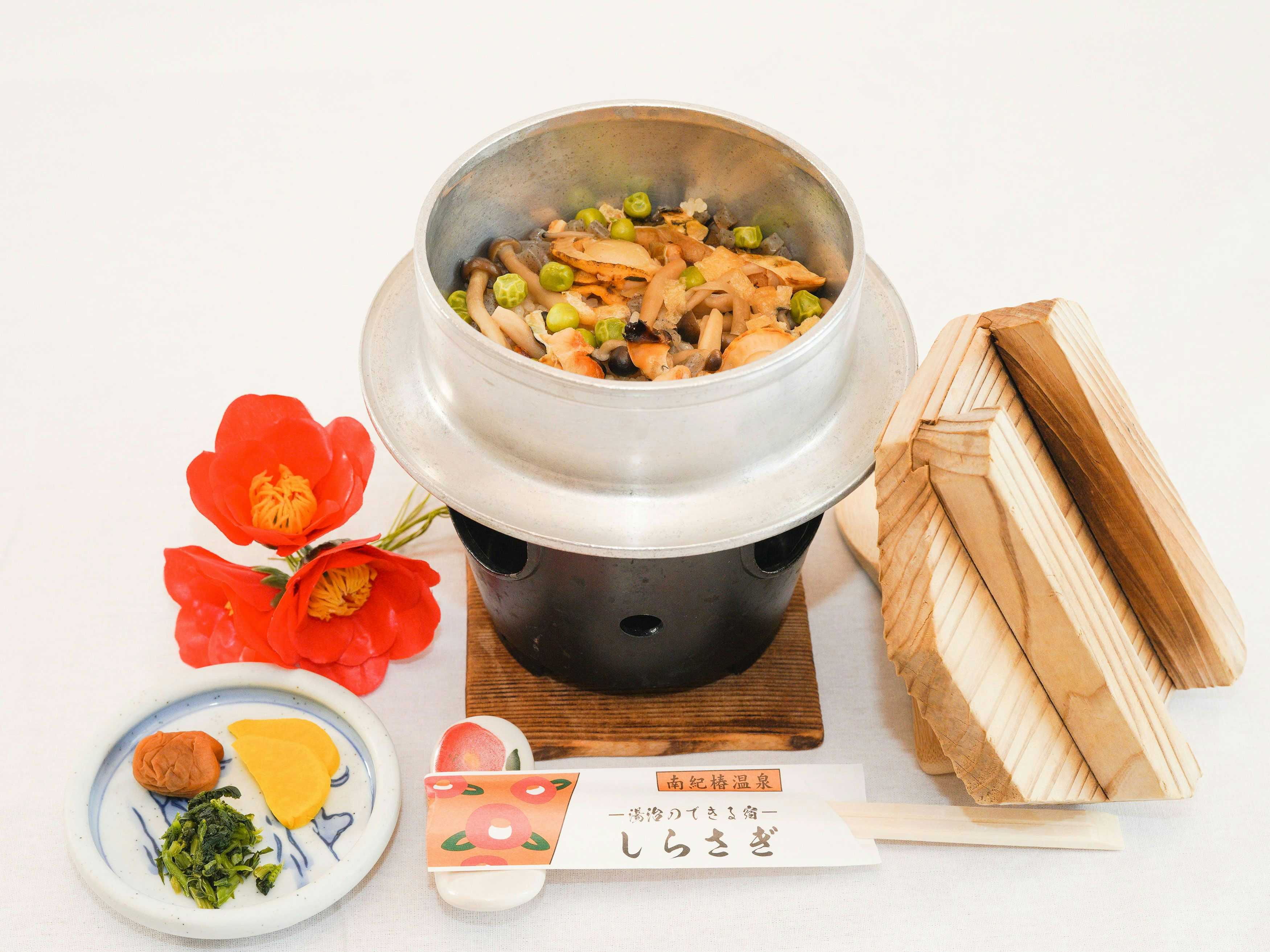 Nanki Shirahama Tsubaki Onsen Healing Inn Shirasagi with seasoned rice served in a traditional lidded pot.