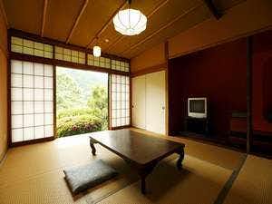Kurama Onsen Suigetsu with a sunlit tatami room with a low table and garden view.