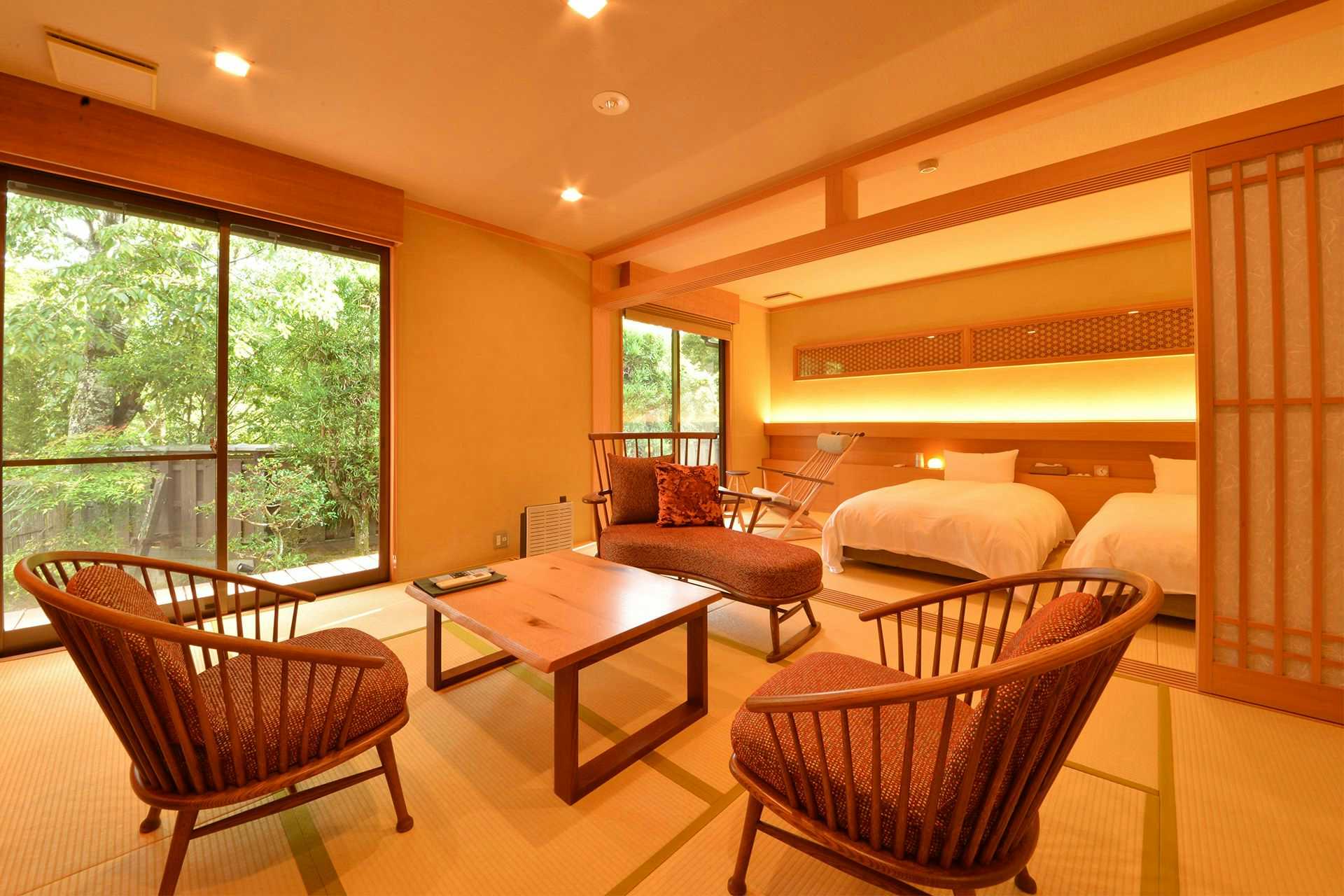 Ohara Onsen Yumoto Shunmi Sosai Oyado Seriyu with a contemporary room with low seating and garden windows.
