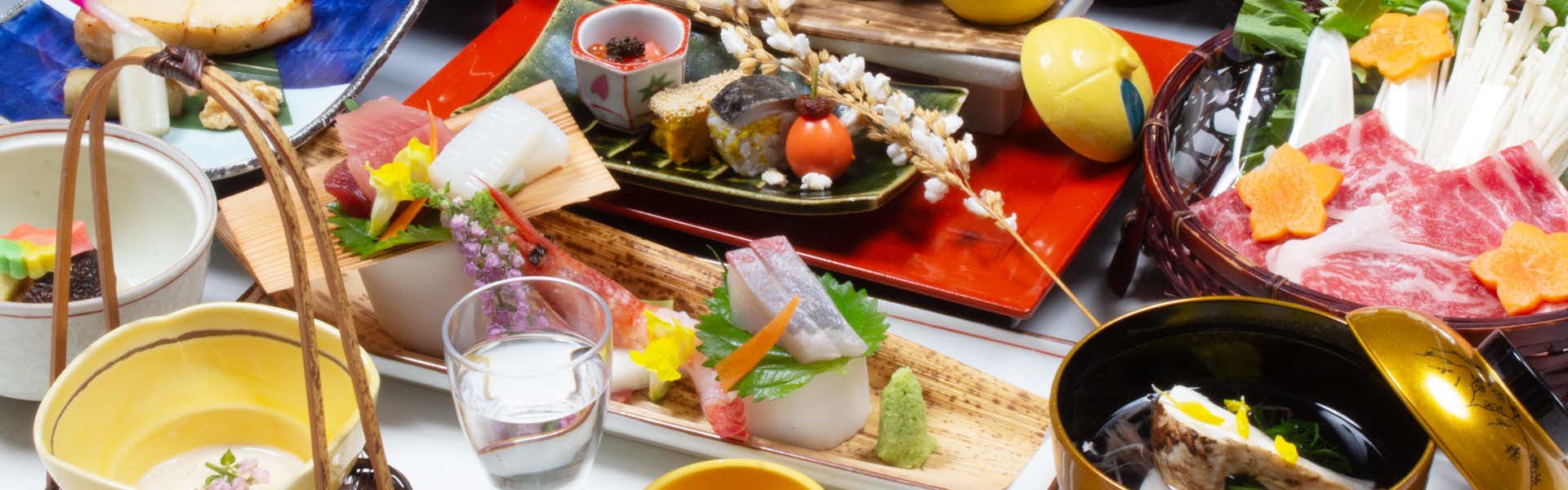 A Japanese dinner centered on sashimi and seasonal dishes.