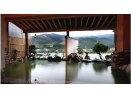 Riverside Inn Hekisuisou with an open-air bath overlooking a broad river and green hills.