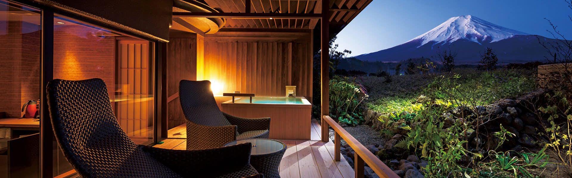 Bessho Sasa covered terrace bath and seating facing a snow-capped mountain