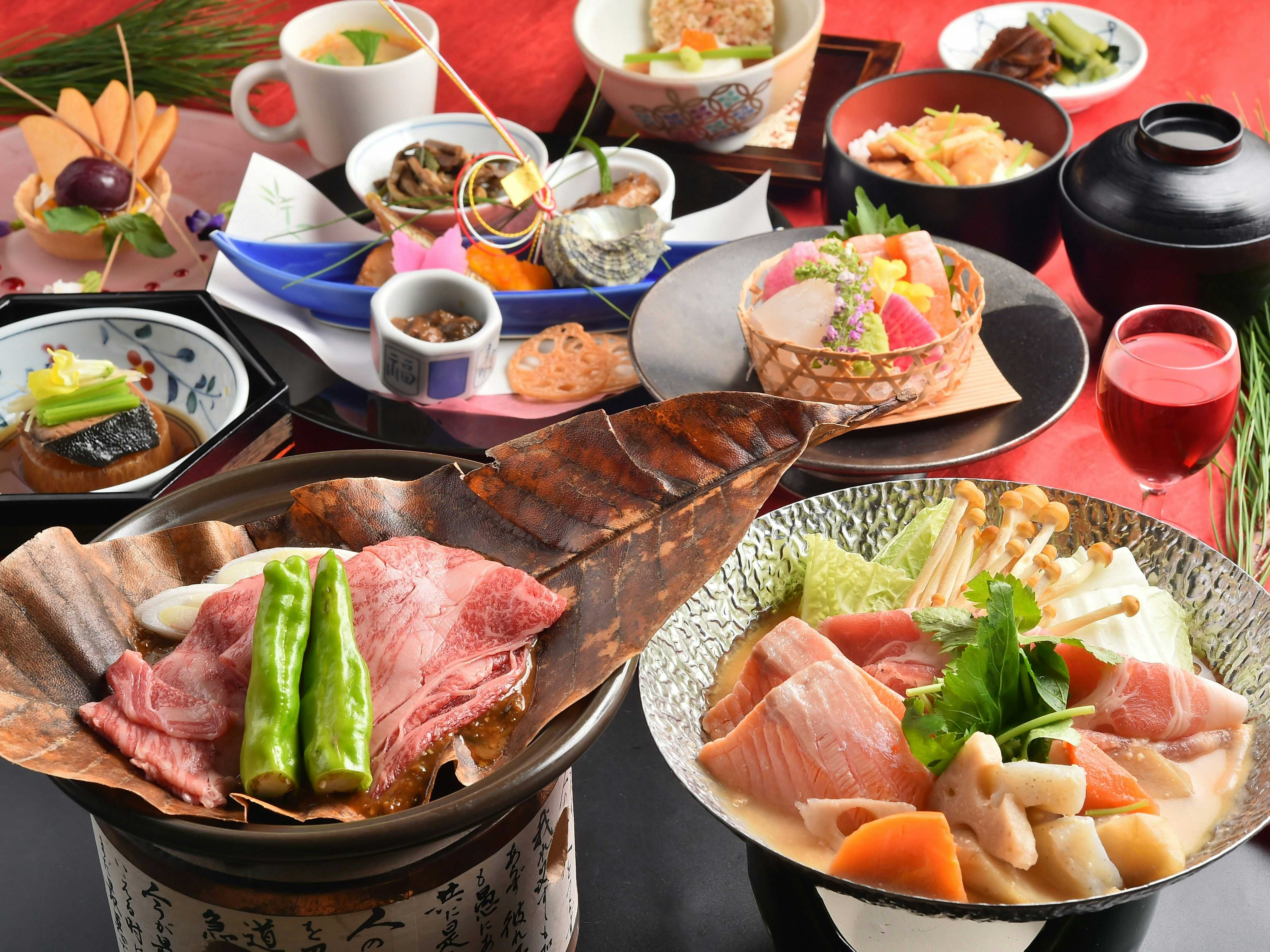 Shinshu Togura Kamiyamada Onsen Tamanoyu with a generous dinner arranged around grilled beef and vegetables.