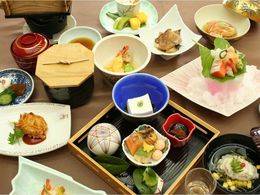 Issuisou with a seasonal dinner of sashimi, tofu, soup, and small dishes.