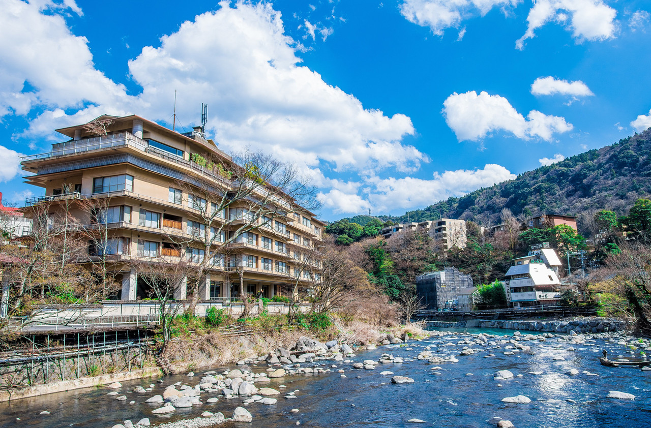 Ryokan beside a rocky river.