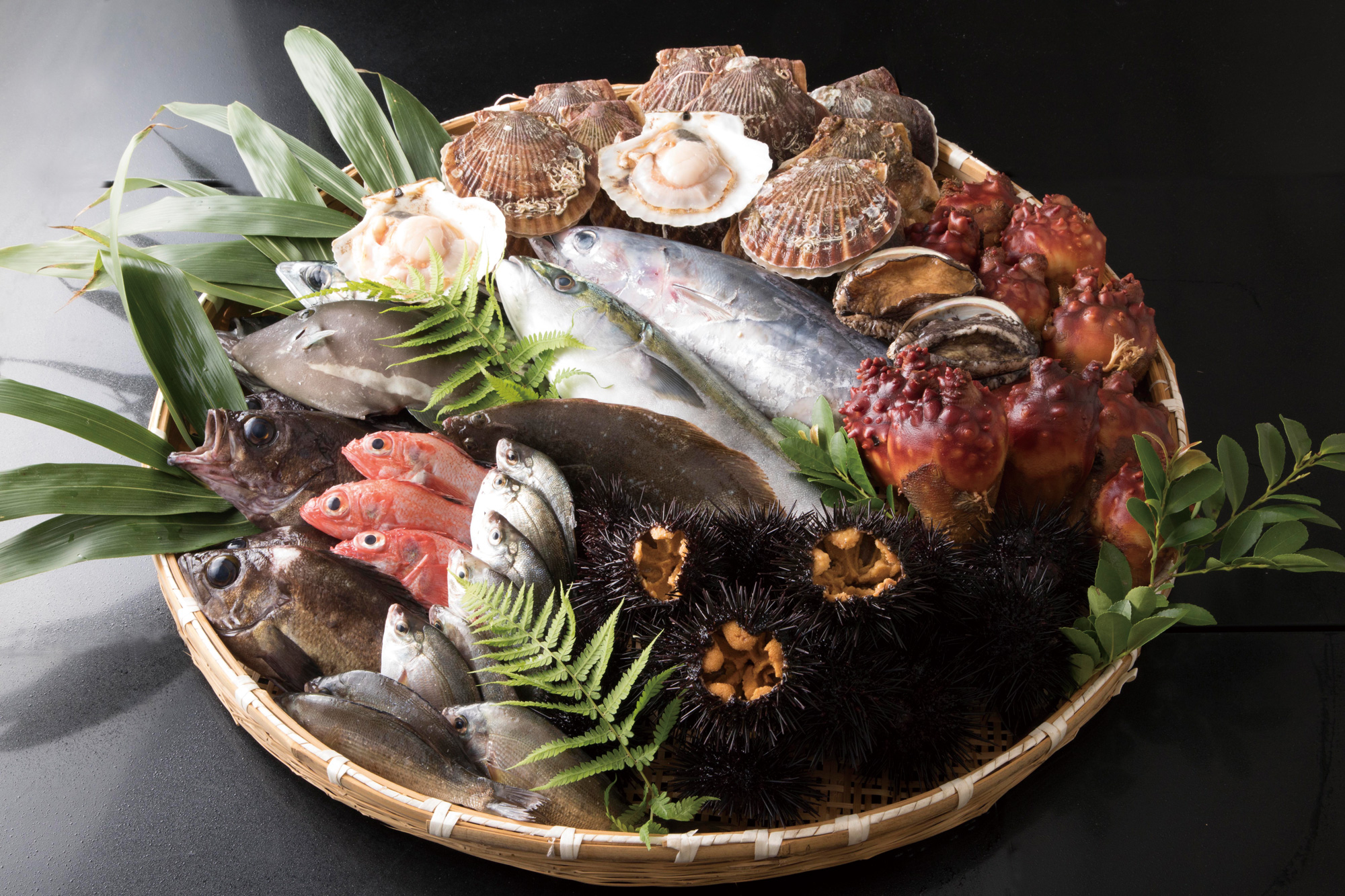 A basket holds fish, shellfish, sea urchin, and other fresh seafood.