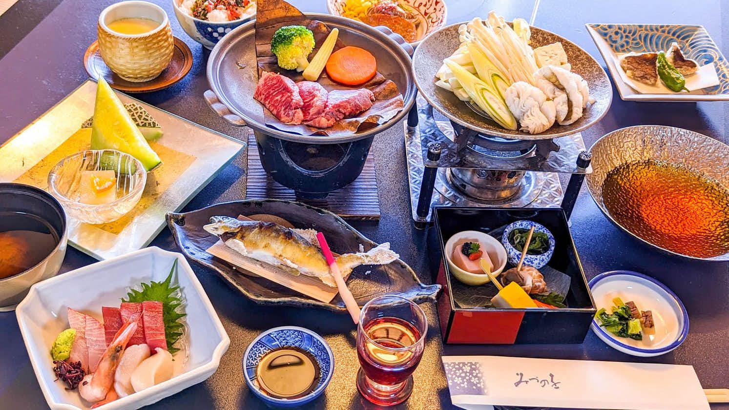 Ryotei Onsen Ryokan Shunjyuan Mizunowo with a generous dinner arranged around sashimi and grilled dishes.