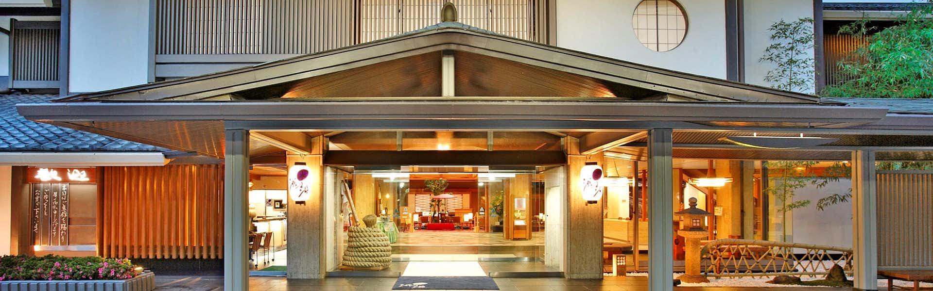 Kamisuwa Onsen Hamanoyu: The traditional entrance glowing beneath a tiled roof.