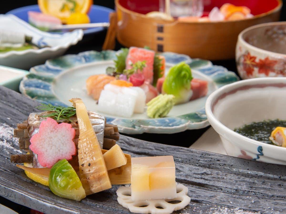 Kaihinso Kamakura with colorful seasonal appetizers arranged on textured ceramic plates.