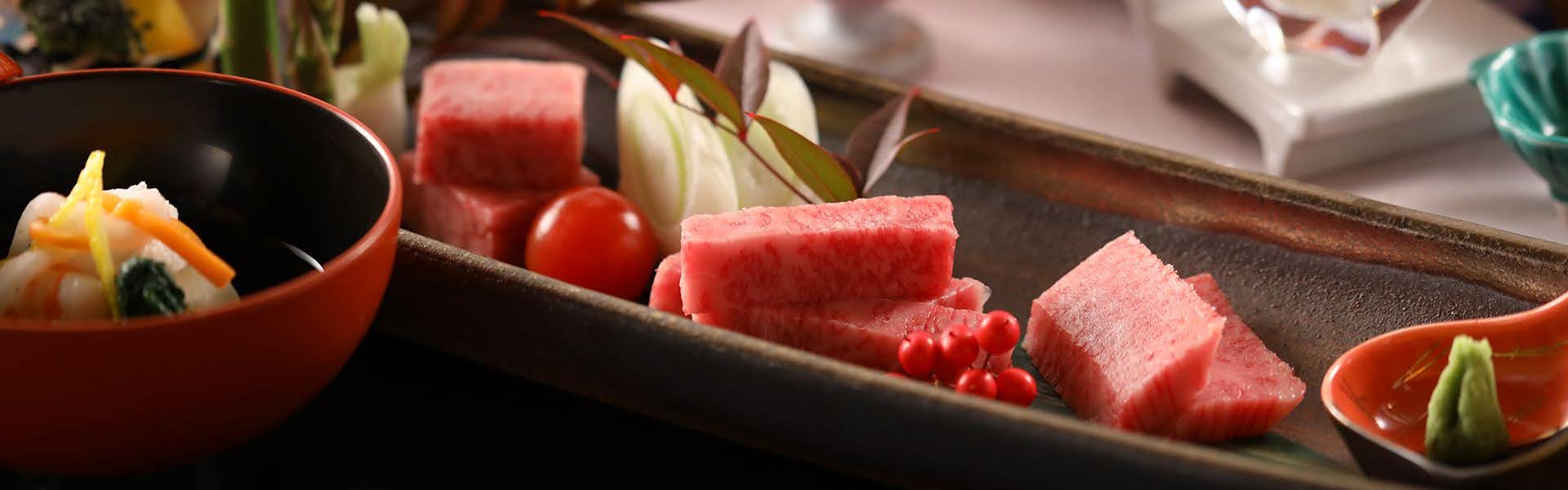 Asama Onsen Hotel Tamanoyu with thick marbled beef slices arranged on black lacquerware.