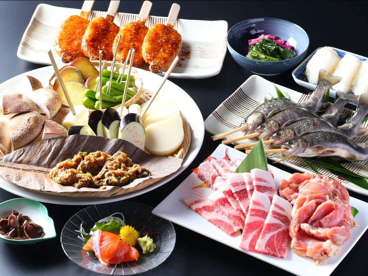 Iwamura Sanso at the Foot of the Castle with a generous dinner of grilled meat, vegetables, and skewered dishes.