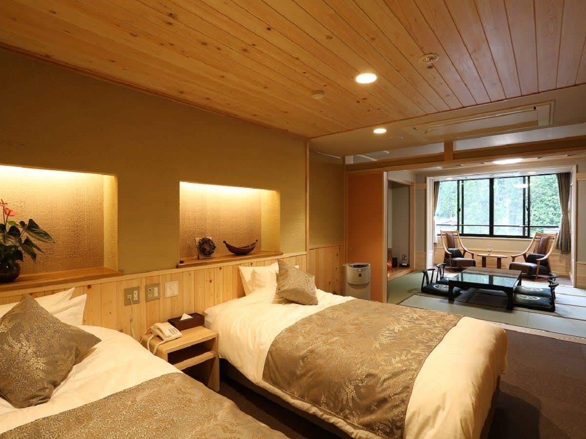 Healing Inn Seifu-en with a modern twin bedroom finished in pale timber.