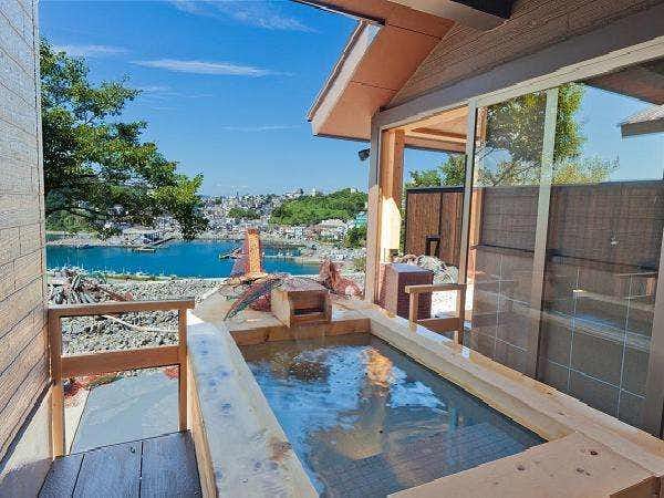 Kishu Onsen Arigatou no Yu, ISARIBI-NO-YADO Seaside KANCHO covered terrace bath overlooking a harbor and blue water