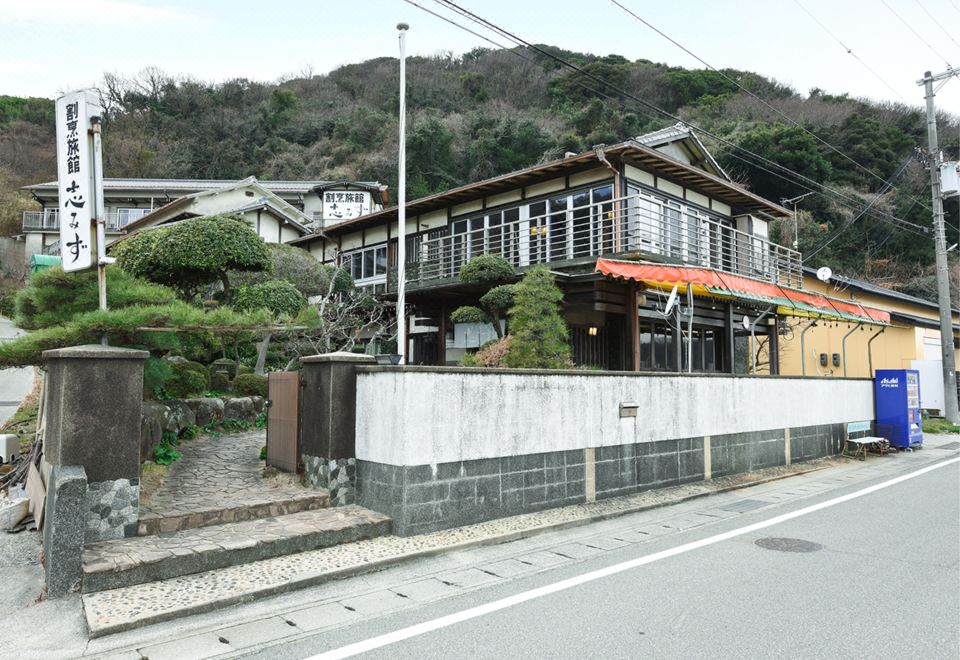 The roadside ryokan exterior.