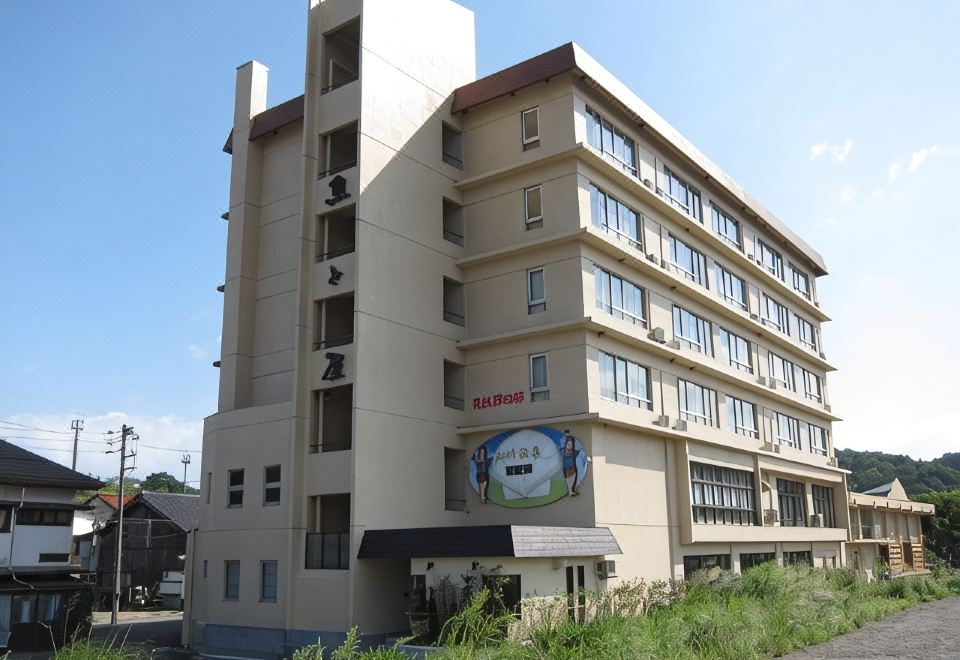 The hotel exterior.