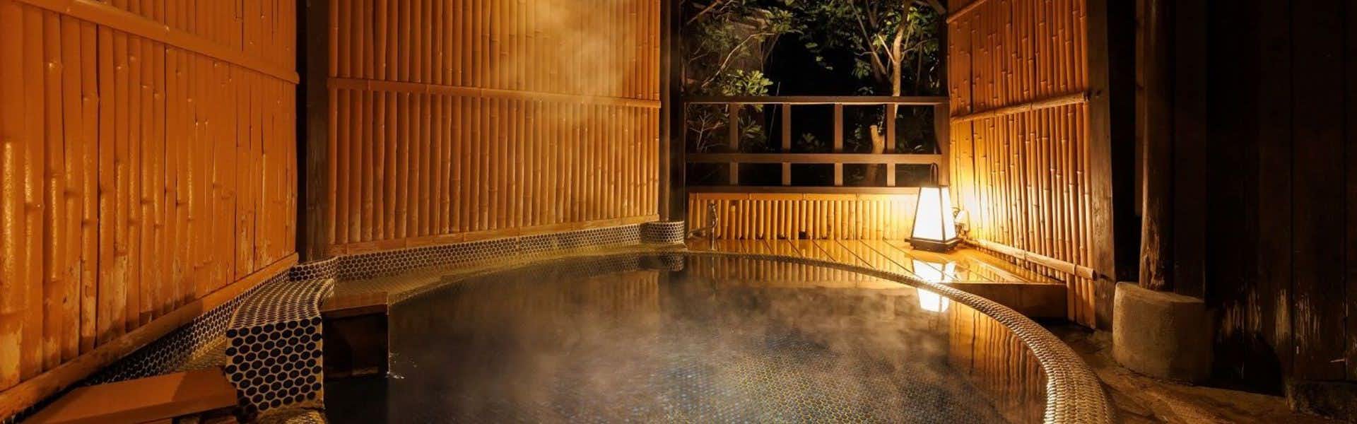 Izu Atagawa Onsen: A Journey Through Six Private Baths - Yuhana Mankai, A Retreat for Two lantern-lit rectangular outdoor bath enclosed by timber slats