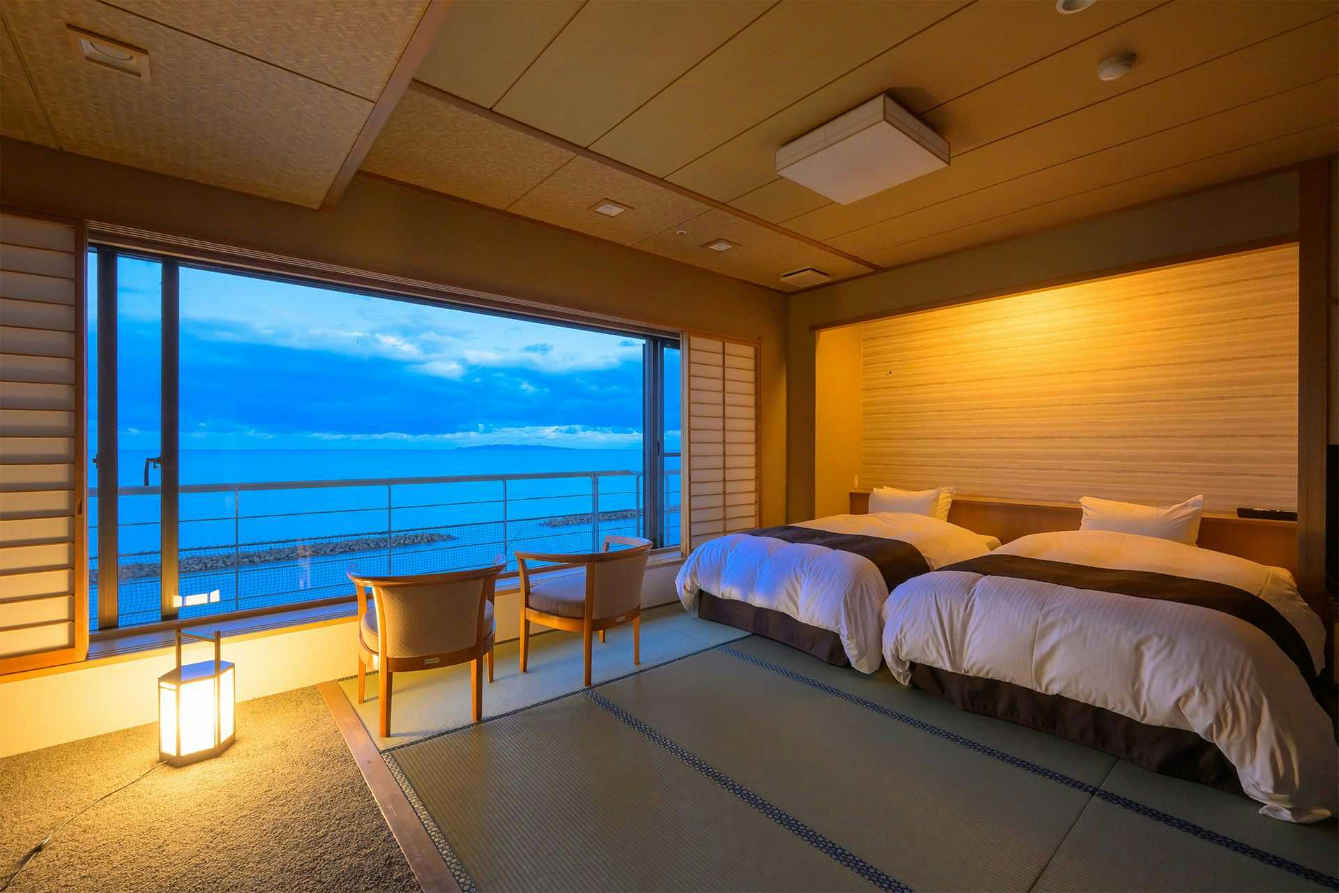 Taikanso Senami no Yu with a modern twin bedroom facing the evening ocean.