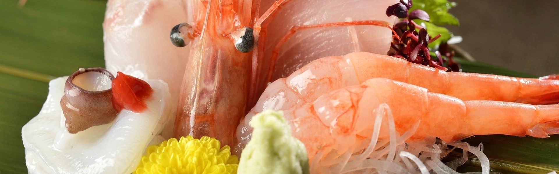 Yahiko Onsen Shiki no Yado Minoya with fresh shrimp sashimi presented with citrus and wasabi.