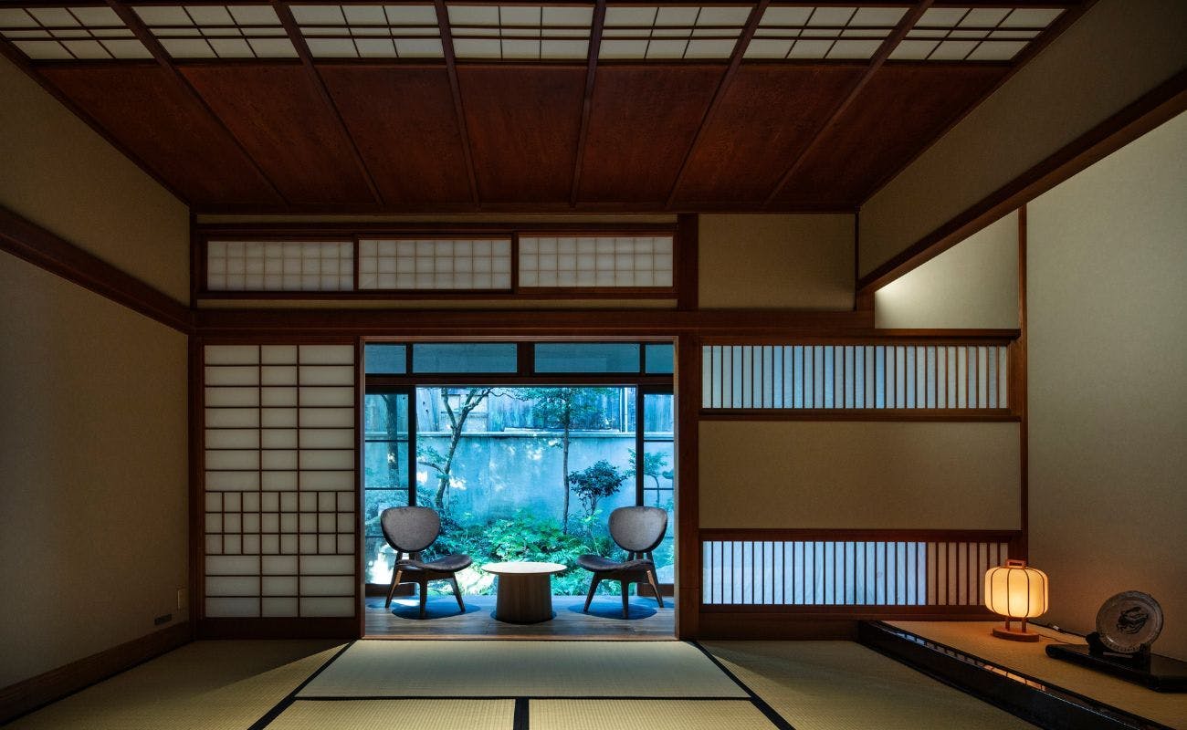 Kinosaki Onsen Kobayashi-ya with a minimalist tatami room overlooking a narrow garden.