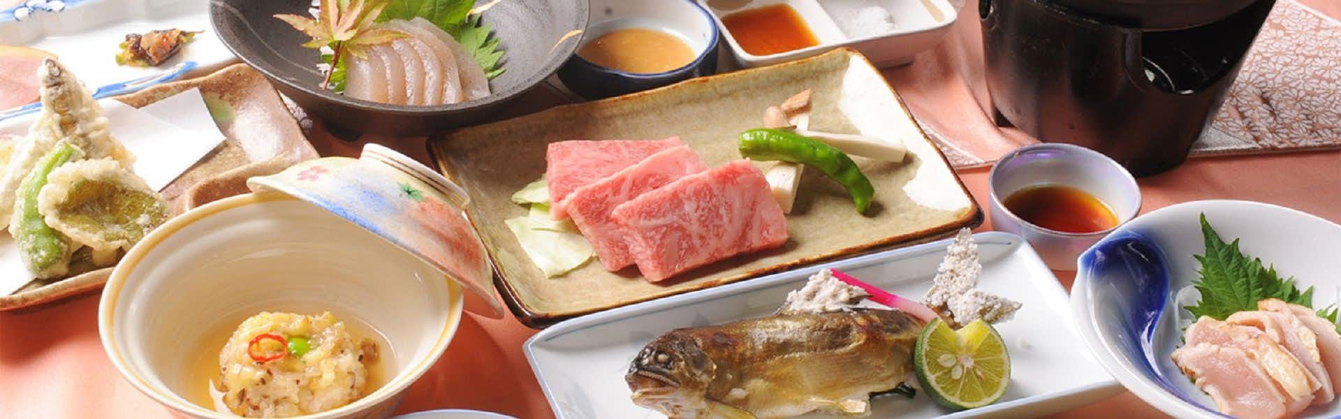 Iya no Yado Kazuraya with a Japanese dinner featuring beef and seasonal dishes.