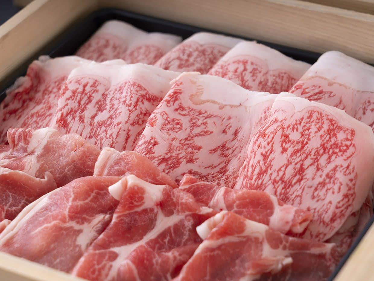 Saga Beef Inn Koyokaku with this scene, where thinly sliced Saga beef displays rich marbling across two serving platters.