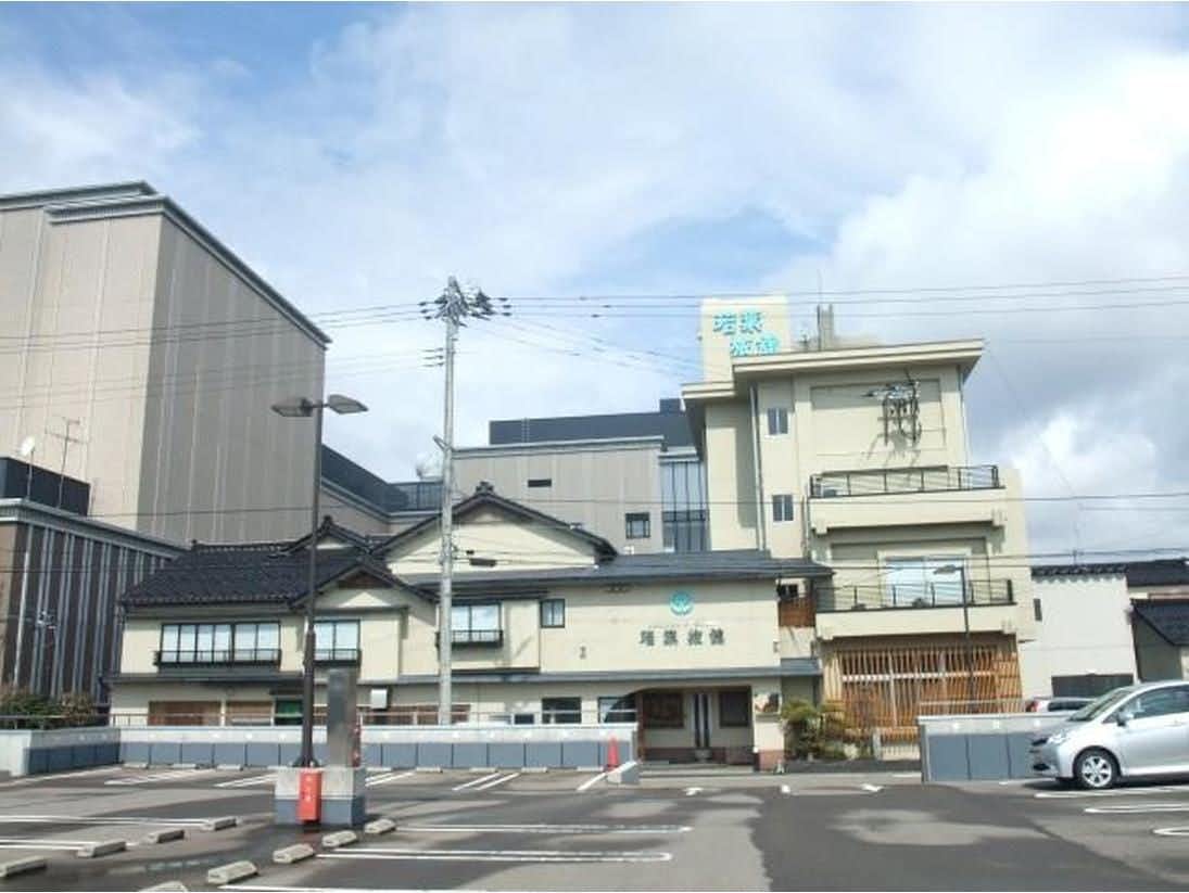 Tokiwokazaderu Yado Wakaba Ryokan