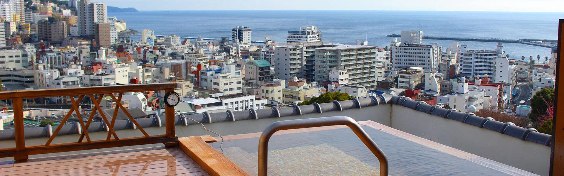 Atami no Yu Shinkadoya terrace bath at the edge of a high balcony overlooking the town and sea