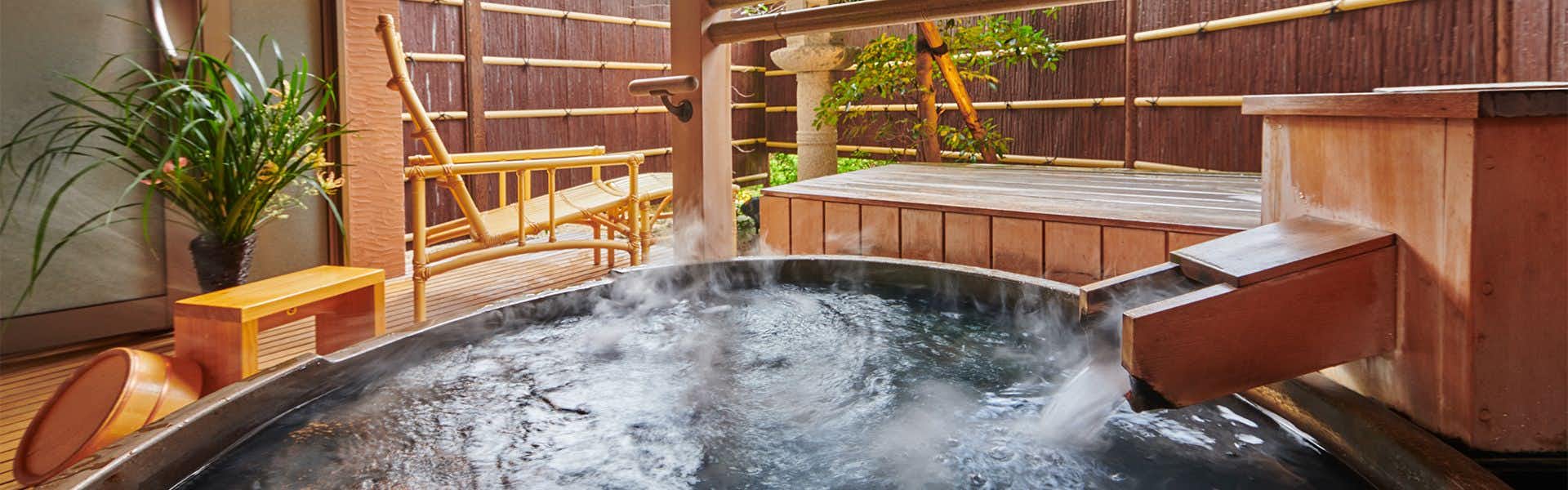 Hokuriku Fukui Awara Onsen Mimatsu with a private circular bath enclosed by timber screens.