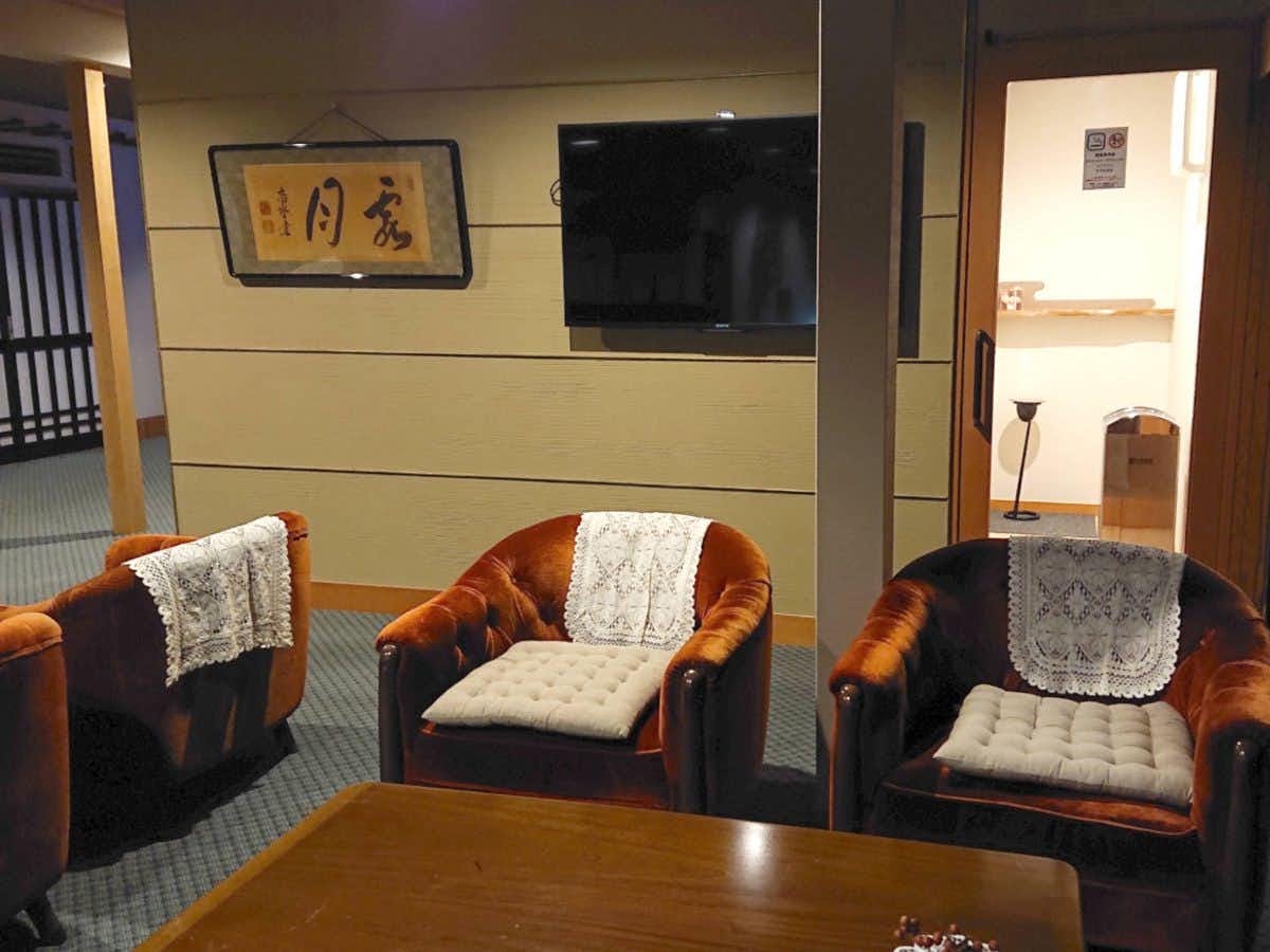 Ryokan Kasugetsu with a quiet lounge with leather armchairs and low table.