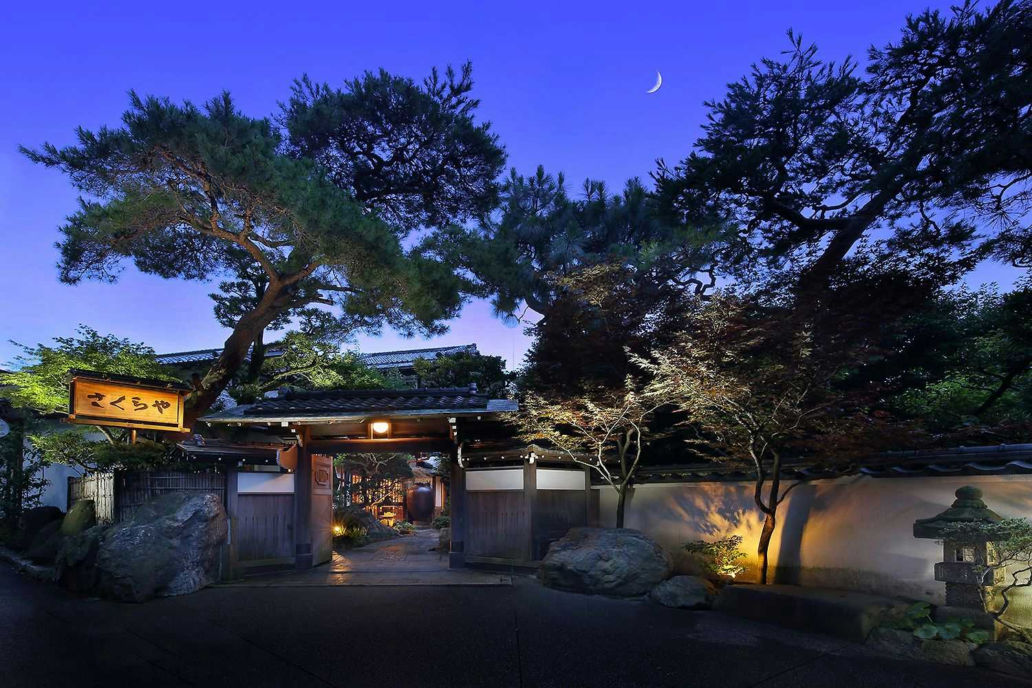 Atami Onsen Sakuraya Ryokan